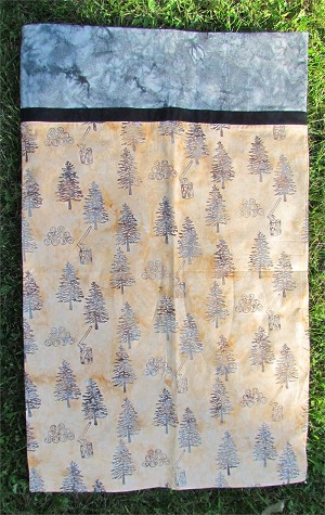 Hoffman Bali Batik Minnesota Charms Beachsand Trees/Ax Pillowcase Kit 