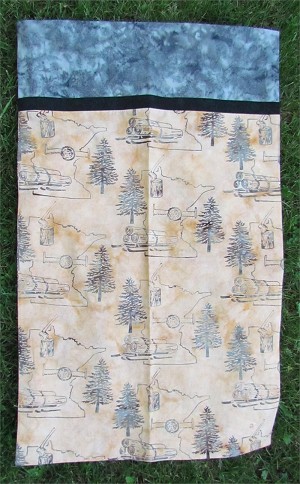 Hoffman Bali Batik Minnesota Charms Beachsand Minnesota Logging Pillowcase Kit 